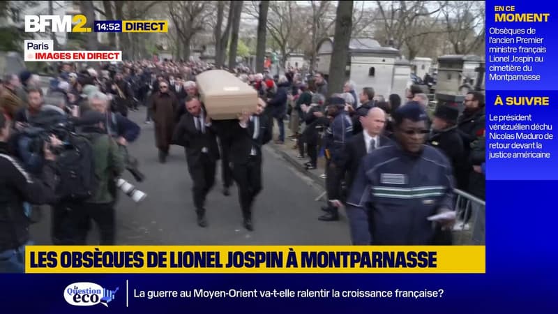 Applaudissements lors de l'arrivée du cercueil de Lionel Jospin au cimetière du Montparnasse