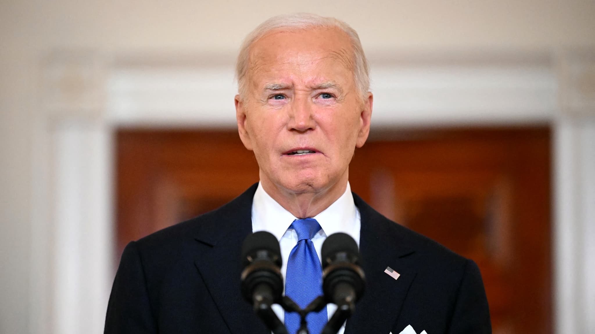 Joe Biden accidentally reads instructions given to him