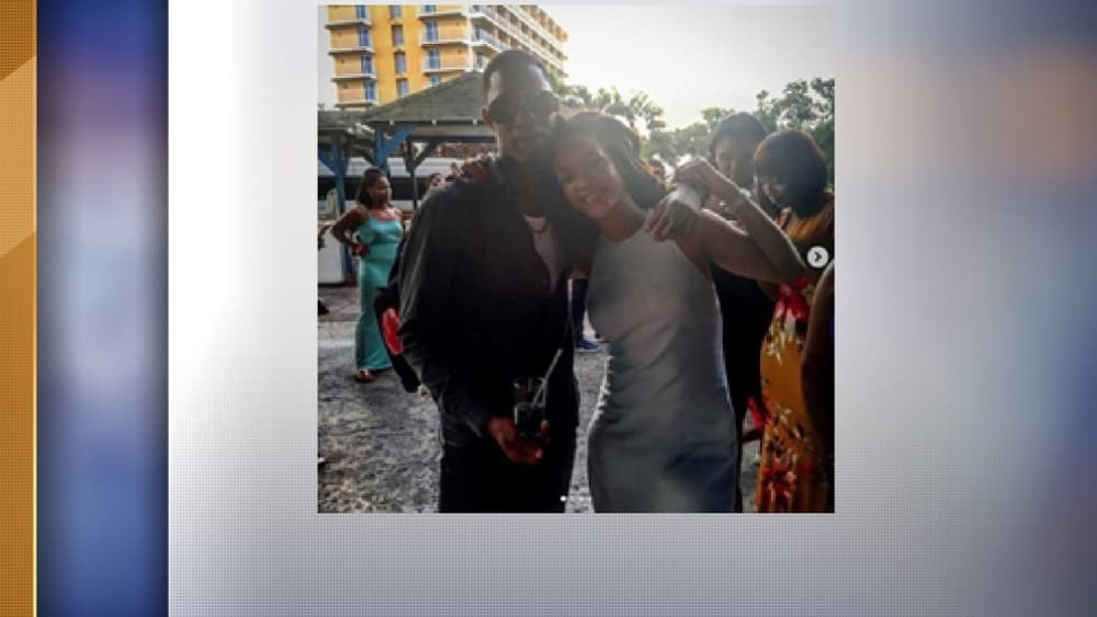 Rihanna et son cousin Tavon Kaiseen Alleyne Rihanna et son cousin Tavon Kaiseen Alleyne