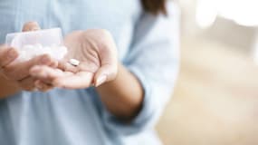 Prise de médicament. (Illustration) 