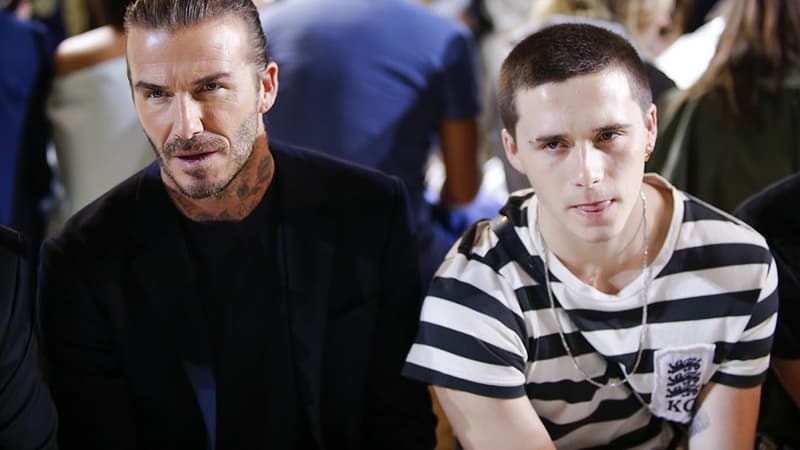 L'ancien footballeur David Beckham et son fils Brooklyn, en septembre 2017 à un défilé de mode.
