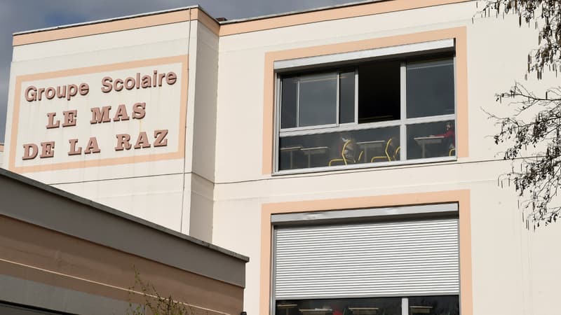 Le directeur de l'école s'occupait d'une classe de CP, dont les premiers plaintifs faisaient partie.