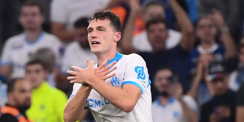 Benjamin Pavard célèbre son but lors de OM-Lorient le 12 septembre 2025