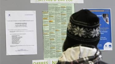 Le taux de chômage en France au sens du Bureau international du Travail (BIT) a reculé de 0,1% au quatrième trimestre 2010 à 9,2% en métropole (9,6% en comptant les départements d'outre-mer). /Photo d'archives/REUTERS/Eric Gaillard