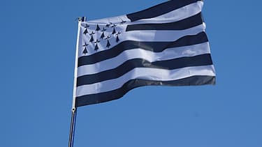Le drapeau breton, qui pourrait avoir son propre emoji.