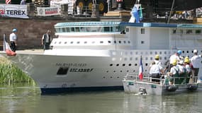 Le bateau construit par François Zanella mis à l'eau le 23 juin 2005 à Sarreguemines.