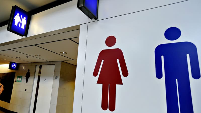 La jeune fille avait dû uriner dans un seau.
