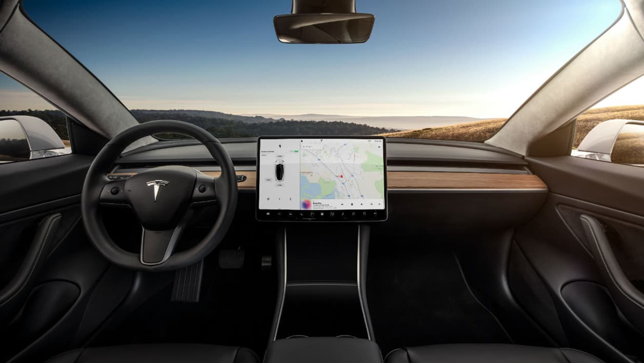 Un tour à bord de la Model 3 permet de se rendre compte d'un intérieur très épuré