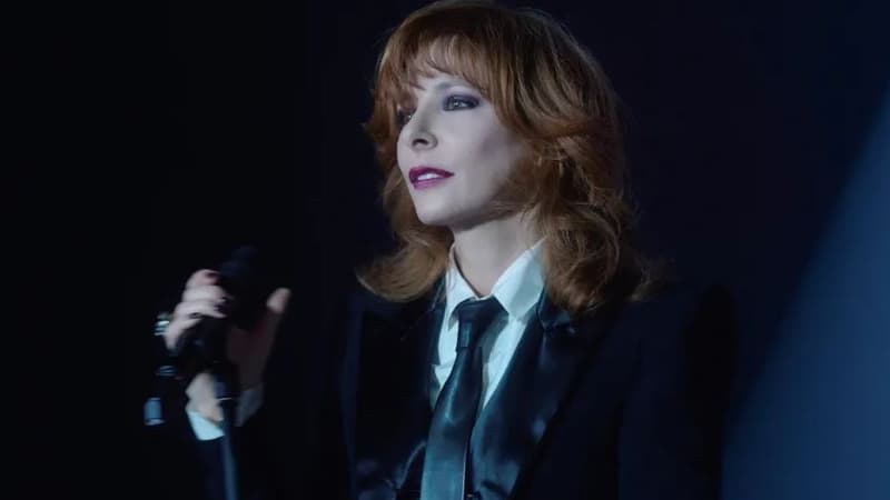 Mylène Farmer dans le clip de "L'Emprise"