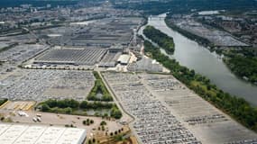 Vue aérienne de l'usine de PSA à Carrières-sous-Poissy, en région parisienne, le 8 août 2019