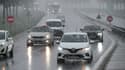 Des automobilistes sous la neige près de Chartres le 1er avril 2022