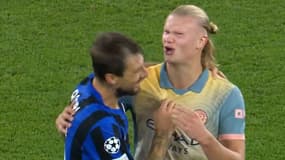 La tentative d'échange de maillots très drôle entre Francesco Acerbi et Erling Haaland après Manchester City et l’Inter Milan (0-0), le 18 septembre 2024