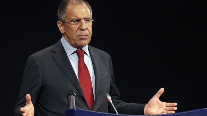 Le ministre russe des Affaires étrangères Sergueï Lavrov a déclaré que la Russie ne s'opposerait pas au départ du président Bachar al Assad si c'était le résultat d'un dialogue entre Syriens, sans ingérence étrangère. /Photo prise le 19 avril 2012/REUTERS