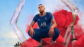 Le nouveau maillot du PSG présenté par un Mbappé virtuel