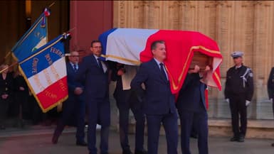 Le cercueil de Gérard Collomb, lors de ses funérailles le 29 novembre 2023.