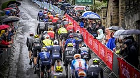Les coureurs de la Flèche Wallonne, le 17 avril 2024