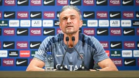 Luis Enrique, l'entraîneur du PSG, pendant une conférence de presse en août 2025