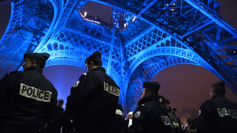 Renforcer la vidéosurveillance, financer des prisons et des centres de déradicalisation, développer les portiques de sécurité et créer une "bulle" autour des lycées: la région Ile-de-France, présidée par Valérie Pécresse (Les Républicains), a adopté vendredi la mise en place d'un "bouclier de sécurité", vivement critiqué par toute l'opposition - 22 janvier 2016