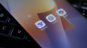 Des applications de chatbots sur un smartphone. 
