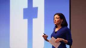 Sheryl Sandberg, directrice générale de Facebook, a justifié l'augmentation du salaire minimum chez ses fournisseurs par le fait que les femmes en seraient les premières bénéficiaires.