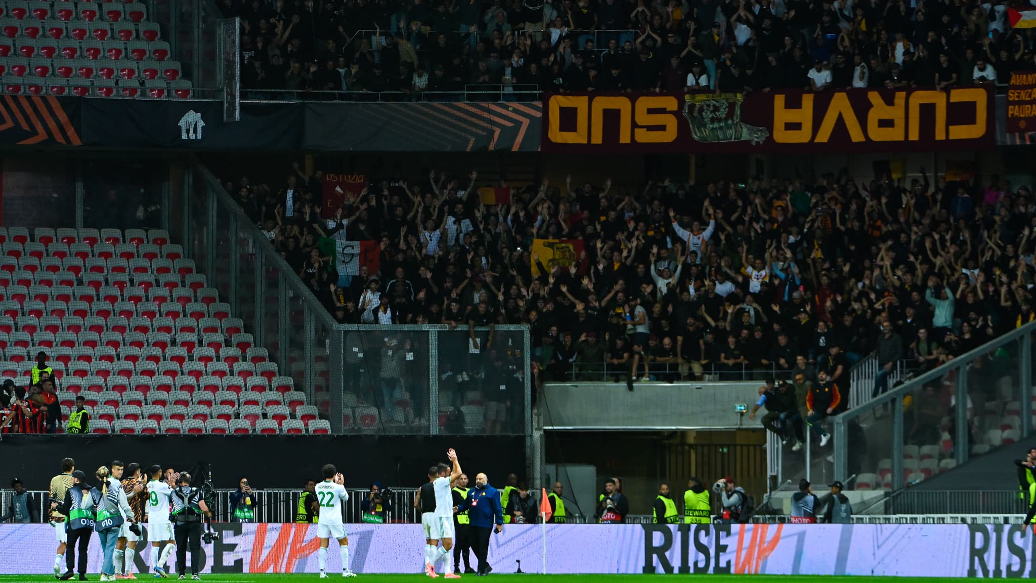 VIOLENCES AVANT NICE-AS ROMA: 13 SUPPORTERS ROMAINS PLACÉS EN DÉTENTION PROVISOIRE JUSQU'À LEUR PROCÈS EN NOVEMBRE