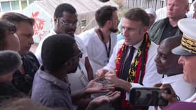 Emmanuel Macron interpellé par un Mahorais à Mayotte, le 19 décembre 2024, six jours après le passage meurtrier du cyclone Chido.