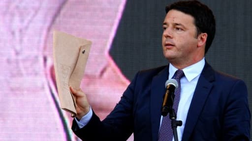 Matteo Renzi soutient que l'Italie tiendra son objectif de réduction de son déficit.