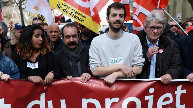 Samia Moktar, membre de l'UNL, le secrétaire général de la CGT Philippe Martinez, le président de l'Unef William Martinet, le secrétaire général de FO Jean-Claude Mailly lors d'une manifestation contre le projet de réforme du Travail, le 5 avril 2016 Paris. (Photo d'illustration)
