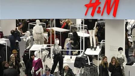H&M a fait appel à la marque de mode Lanvin pour dessiner sa nouvelle collection de vêtements, qui sera lancée le 23 novembre dans environ 200 magasins H&M dans le monde. /Photo d'archives/REUTERS/Denis Sinyakov