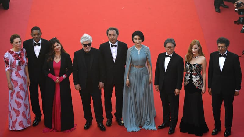 Le jury du 70e Festival de Cannes, présidé par Pedro Almodóvar, le 17 mai