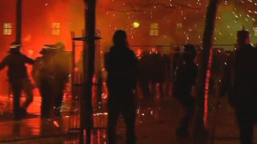 Des heurts ont éclaté à la fin de la manifestation anti-Hollande à Paris le 26 janvier 2014.