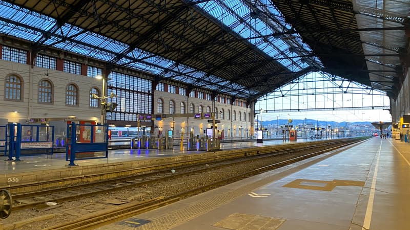 Marseille: des manifestants sur les voies à la gare Saint-Charles, le trafic interrompu