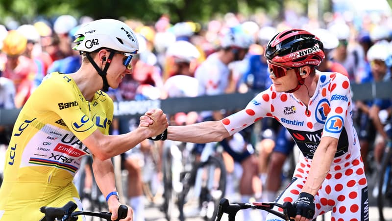 Tadej Pogacar et Jonas Vingegaard au depart de la 14e etape du Tour de France le 18 juillet 2026 2322702