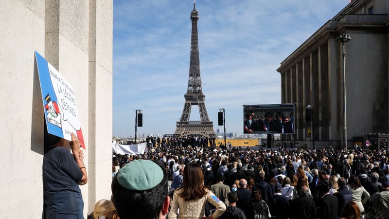 Plusieurs milliers de personnes se sont rassemblées pour demander un procès dans l'affaire Sarah Halimi dimanche 25 avril 2021 place du Trocadéro à Paris