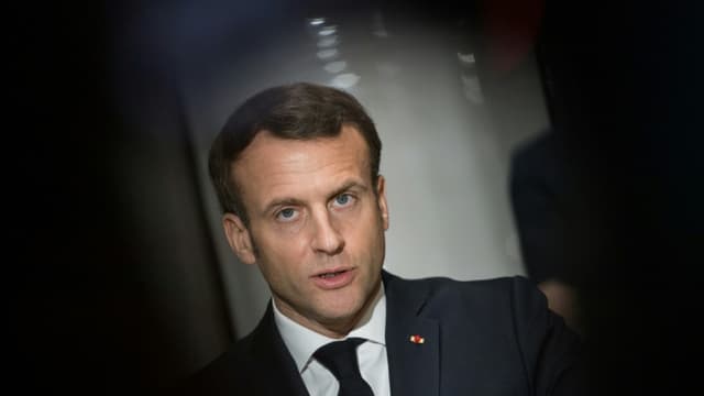 Emmanuel Macron le 31 mars 2020 dans une usine près d'Angers