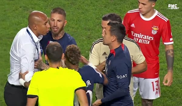 Luisao during Benfica-PSG