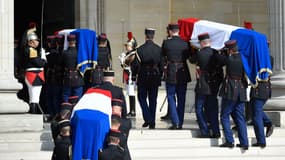Les quatre cercueils des résistants honorés par le Panthéon, lors de leur entrée, ce mercredi.
