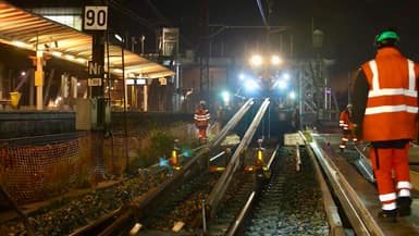 C'est avec des trains-usine comme celui-ci que SNCF Réseau rénove ses voies.
