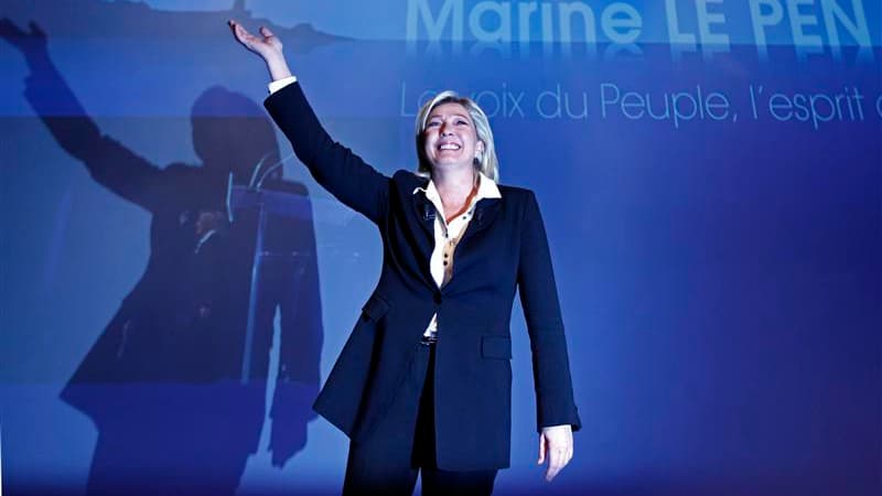 Marine Le Pen s'est présentée dimanche en candidate des "oubliés et des invisibles", pour son premier meeting de la campagne présidentielle qu'elle tenait à Metz (Moselle), au coeur de la Lorraine industrielle. /Photo prise le 11 décembre 2011/REUTERS/Vin