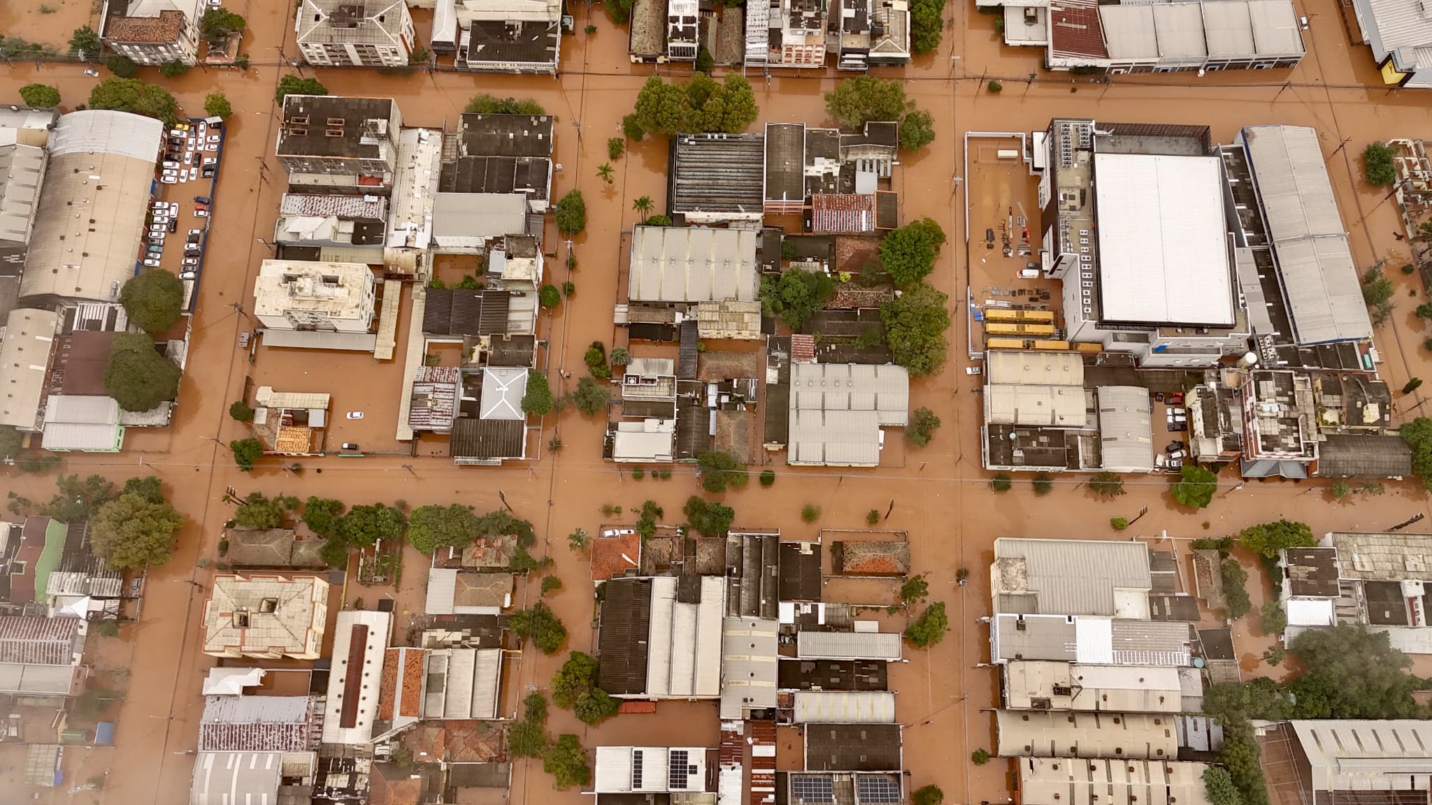 Vue aérienne d'un quartier inondé similaire à ceux de Campana, Argentine