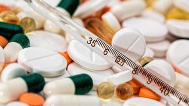 Image d'illustration - Médicaments et thermomètre