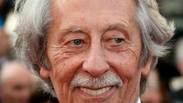 Jean Rochefort, un des comédiens français les plus populaires, a confirmé jeudi qu'il interpréterait - avec sa moustache - le rôle de l'héritière de L'Oréal Liliane Bettencourt dans un film. /Photo d'archives/REUTERS/Jean-Paul Pélissier