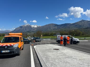 Le 29 avril 2025, la RN85 avait été fermée à la circulation le temps de l’intervention policière, à la suite de la découverte du corps d’un homme mort.
