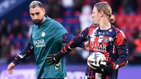 Gianluigi Donnarumma avec Matvey Safonov en novembre 2024