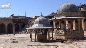 Capture d'une vidéo amateur prise le 24 avril 2013, montrant le minaret en ruines.
