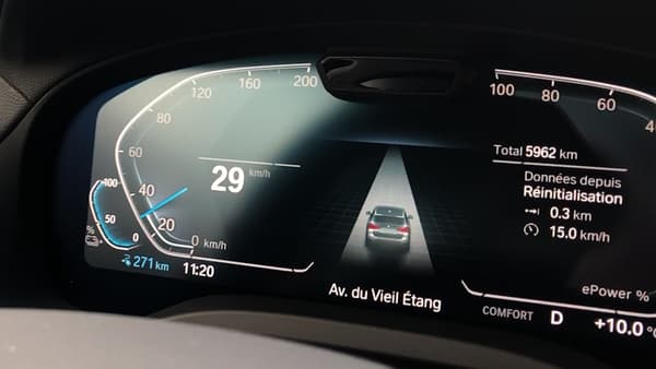 Conduite autonome de niveau 2, affichage tête haute mais aussi récupération intelligente de l'énergie au freinage adaptable aux conditions de conduite et à la route, le iX3 est très bien doté côté technologies. 