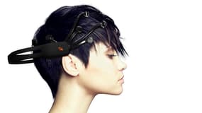 Emotiv a concu ce casque qui permet de piloter un ordinateur à distance (crédit Emotiv)