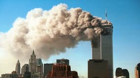 Les tours du World Trade Center en flammes après les attaques du 11-Septembre à New York (États-Unis).