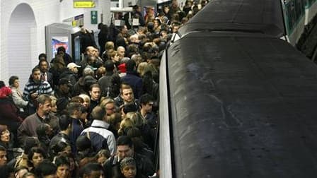 La chaleur dégagée par les voyageurs du métro parisien va être utilisée pour chauffer un immeuble du centre de Paris, indique Paris Habitat, premier bailleur social de la capitale. Un immeuble expérimental du IVe arrondissement, puisera dans la chaleur du