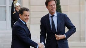 Après s'être entretenu à l'Elysée avec le Premier ministre des Pays-Bas, Mark Rutte, Nicolas Sarkozy a jugé "intéressante" la proposition néerlandaise de commissaire européen au budget ayant pour mission de faire respecter les engagements des pays de la z